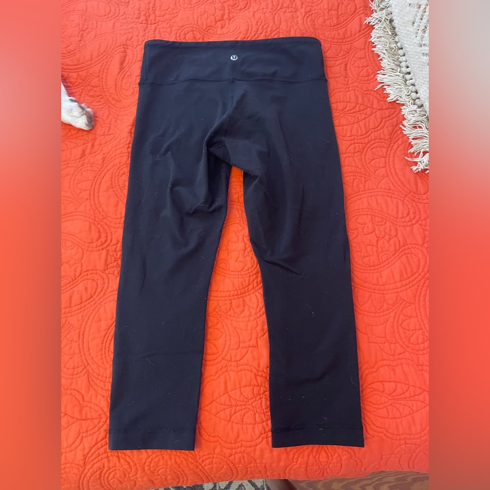 Black lululemon cropped leggings